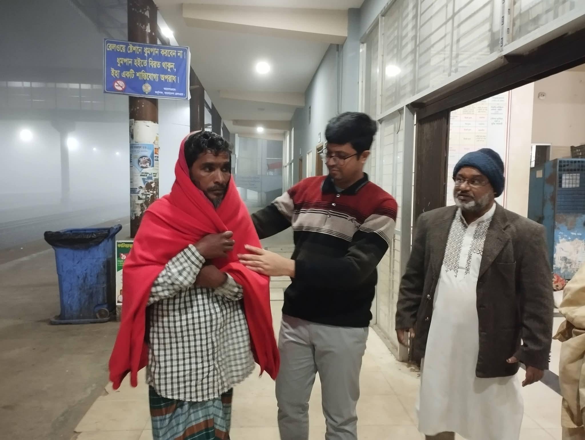 কসবায় শীতার্ত মানুষের মুখে হাসি, পাশে দাঁড়াল উপজেলা প্রশাসন