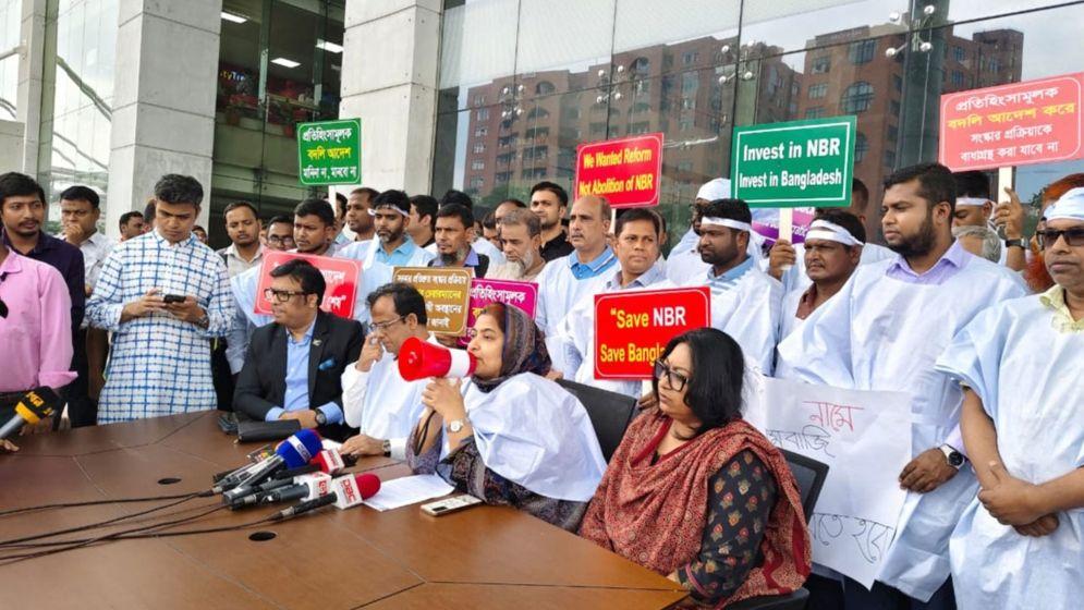 এনবিআর কর্মকর্তাদের ‘কমপ্লিট শাটডাউন’ কর্মসূচির ঘোষণা