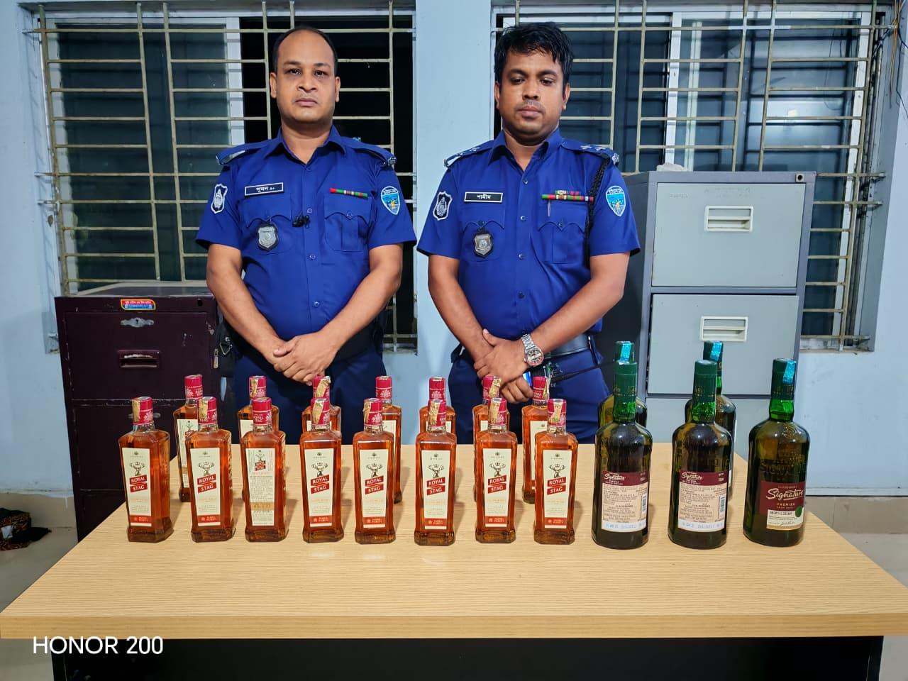 শাহপাড়ায় রাতের অভিযানে ২০ বোতল বিদেশি মদ উদ্ধার